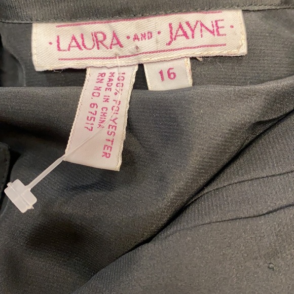 Laura and Jane Black Pleated Blouse sz. 16 NWT - Picture 3 of 3